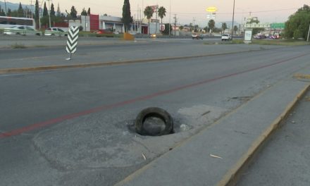 Alcantarilla representa un peligro para los automovilistas en bulevar Fundadores