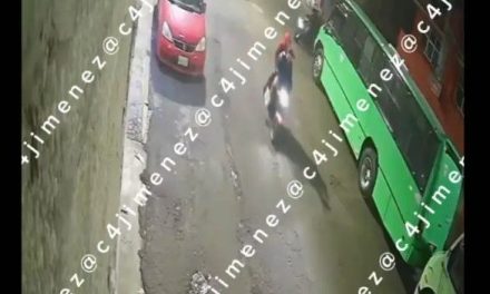Video: Jóvenes hacen broma pesada en la madrugada… van en moto con bocina a todo volúmen con la alerta sísmica