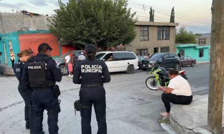 Accidente de motocicleta deja una mujer lesionada en la colonia El Bosque