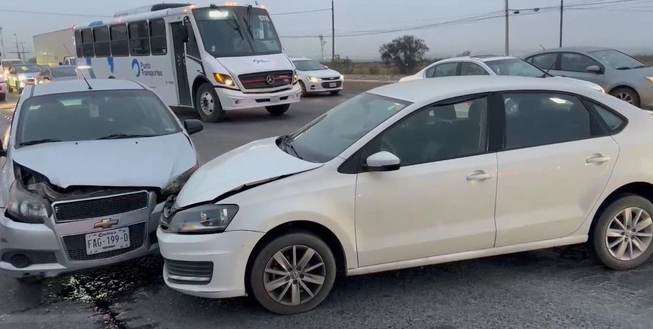 Saltillo amanece con caos vial en el Libramiento Flores Tapia tras accidente