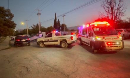 Choque múltiple y volcadura frente a la Ciudad Deportiva