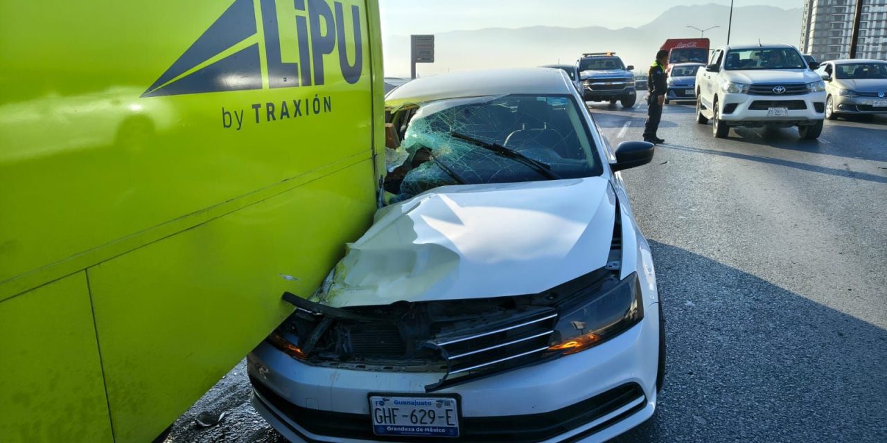 Accidente en Nazario ocasiona caos vial en Saltillo