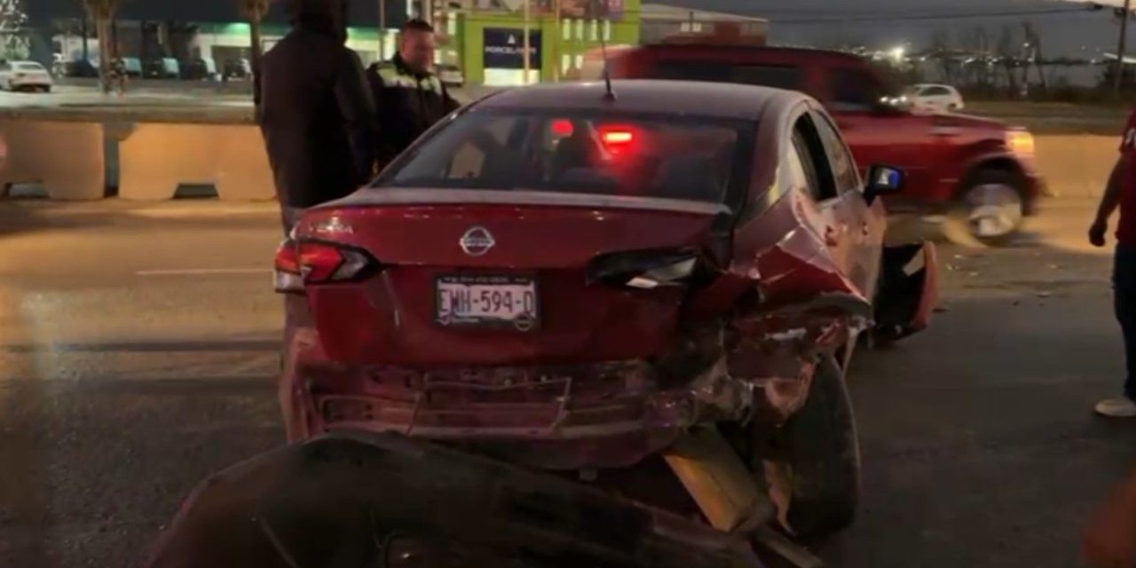 Choque múltiple en Fundadores deja un detenido por exceso de velocidad