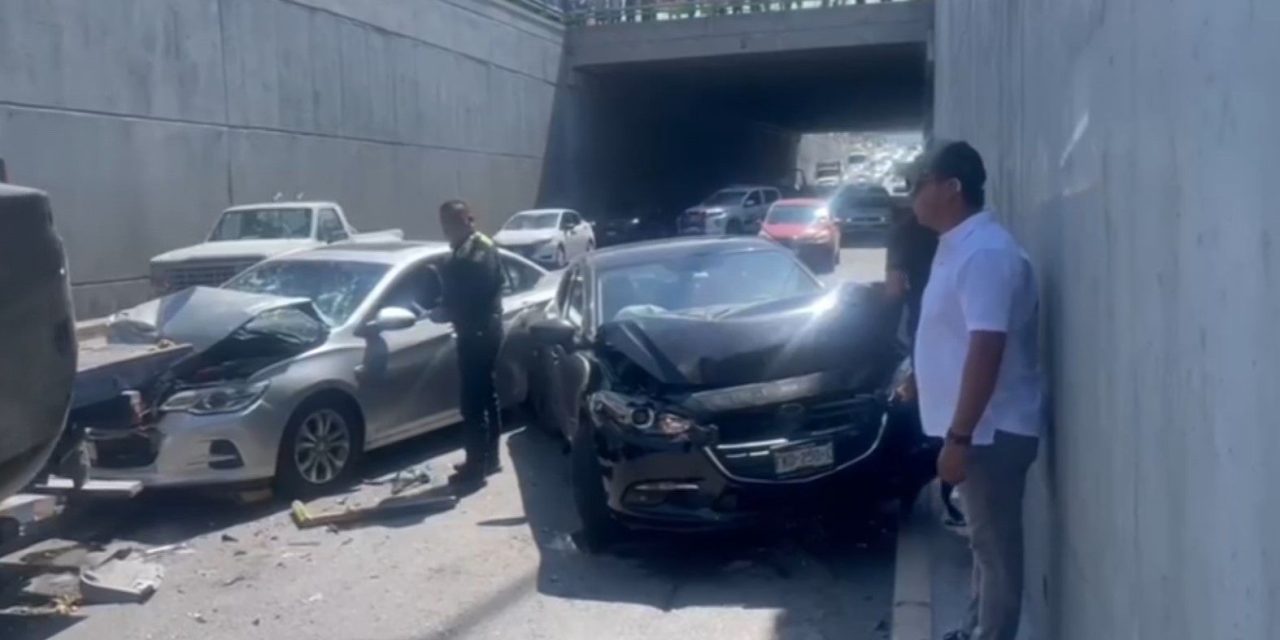 Choque múltiple en deprimido de LEA provoca caos vial en la colonia Vicente Guerrero
