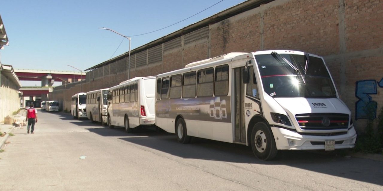 Con camiones invaden las calles