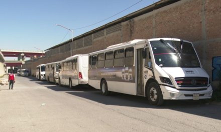 Con camiones invaden las calles