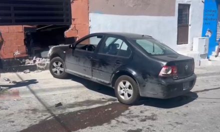 Conductor termina estrellado en negocio tras provocar choque en la colonia República