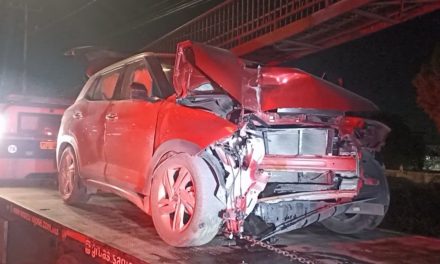 Por andar en ‘la jarra’, ebrio destroza su camioneta en Saltillo