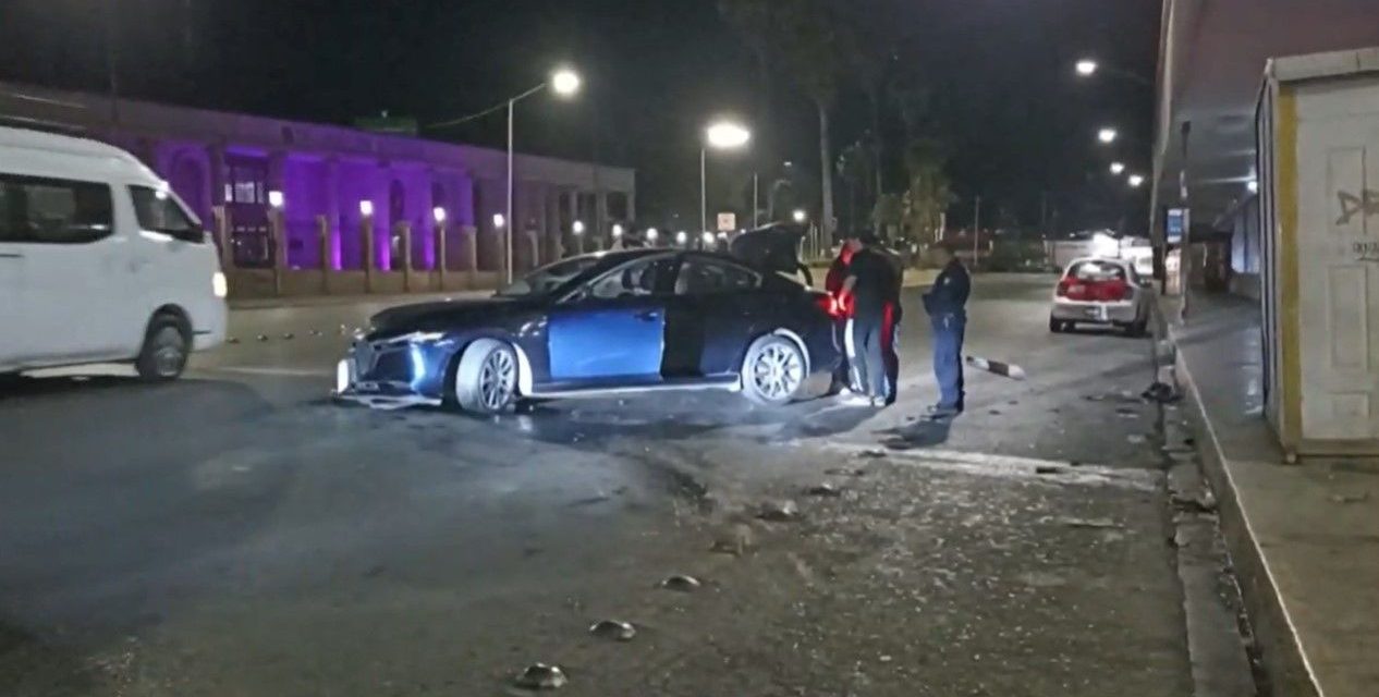 Saltillo: Ebrio choca con la banqueta, se quedó dormido unos instantes