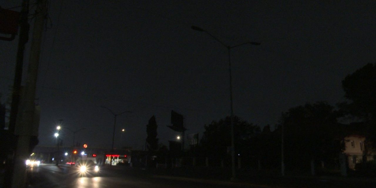 En oscuridad parte del bulevar Carranza
