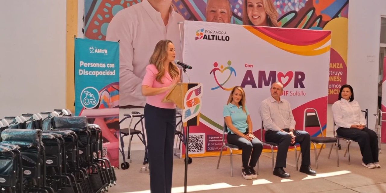 Entrega Luly López aparatos ortopédicos