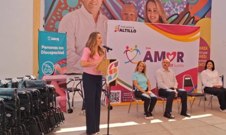 Entrega Luly López aparatos ortopédicos
