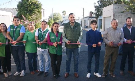 Entrega el alcalde Carlos Villarreal  obra de pavimentación en Monclova
