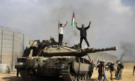 Siguen los bombardeos en Gaza mientras Hamás evalúa plan de paz de Trump