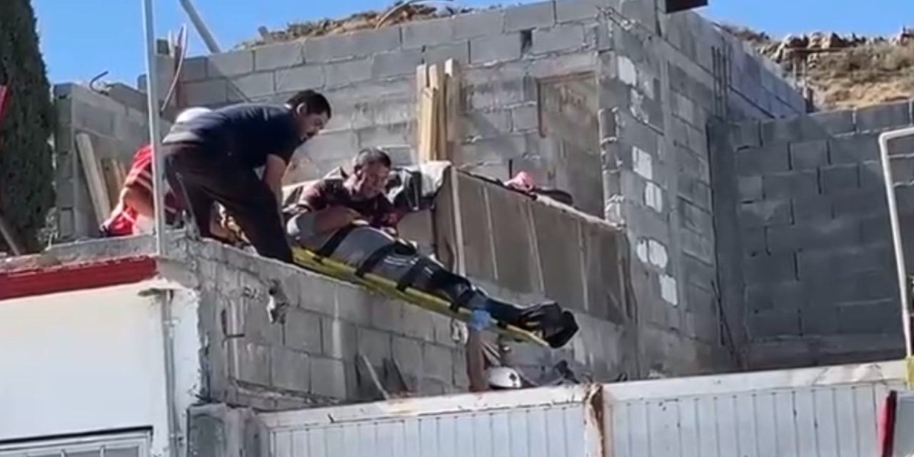Hombre sufre fuerte caída mientras realizaba labores de construcción en Saltillo