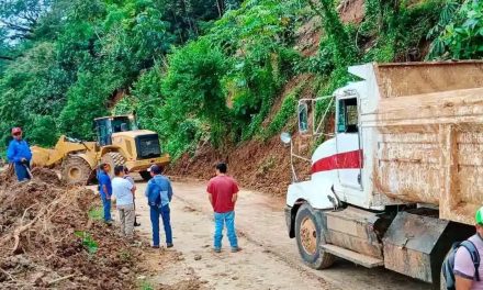 Siguen 112 comunidades aisladas en cinco estados de México por lluvias