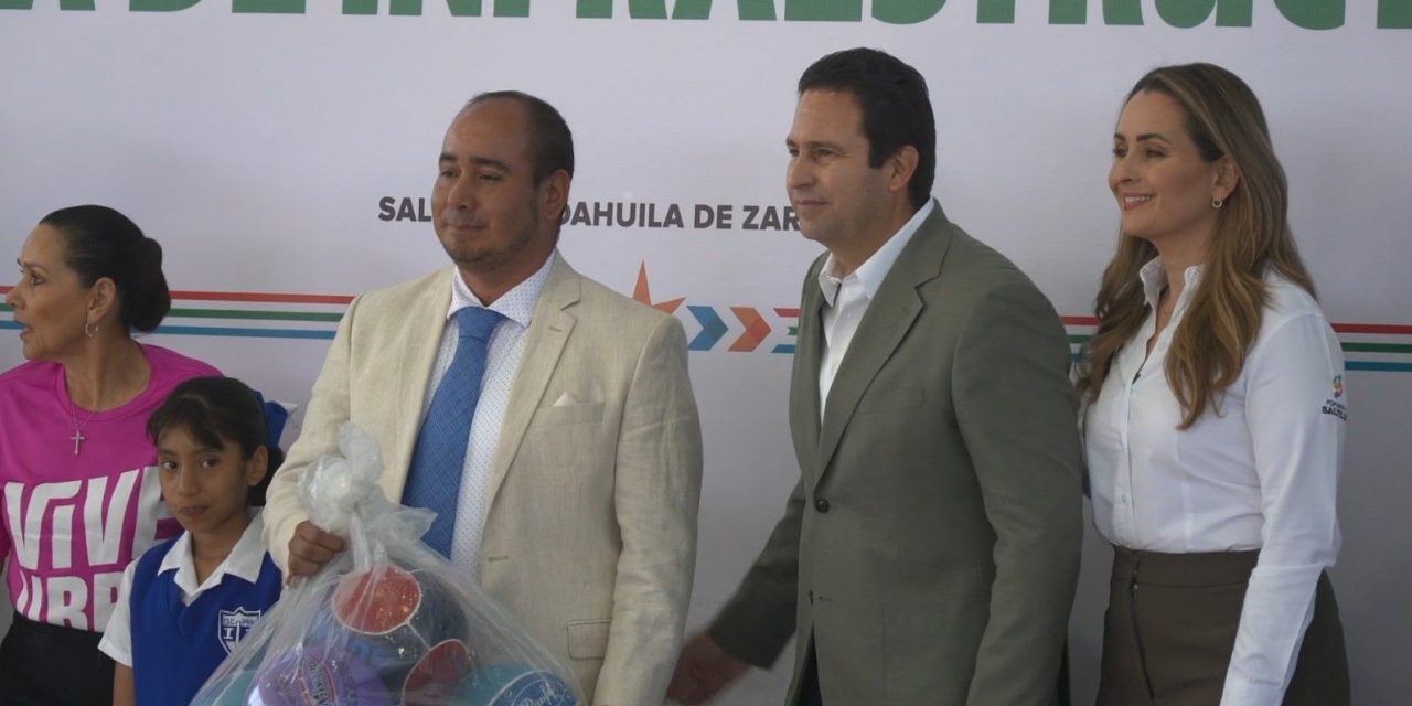 Llama Javier Díaz a estudiantes a luchar por sus sueños