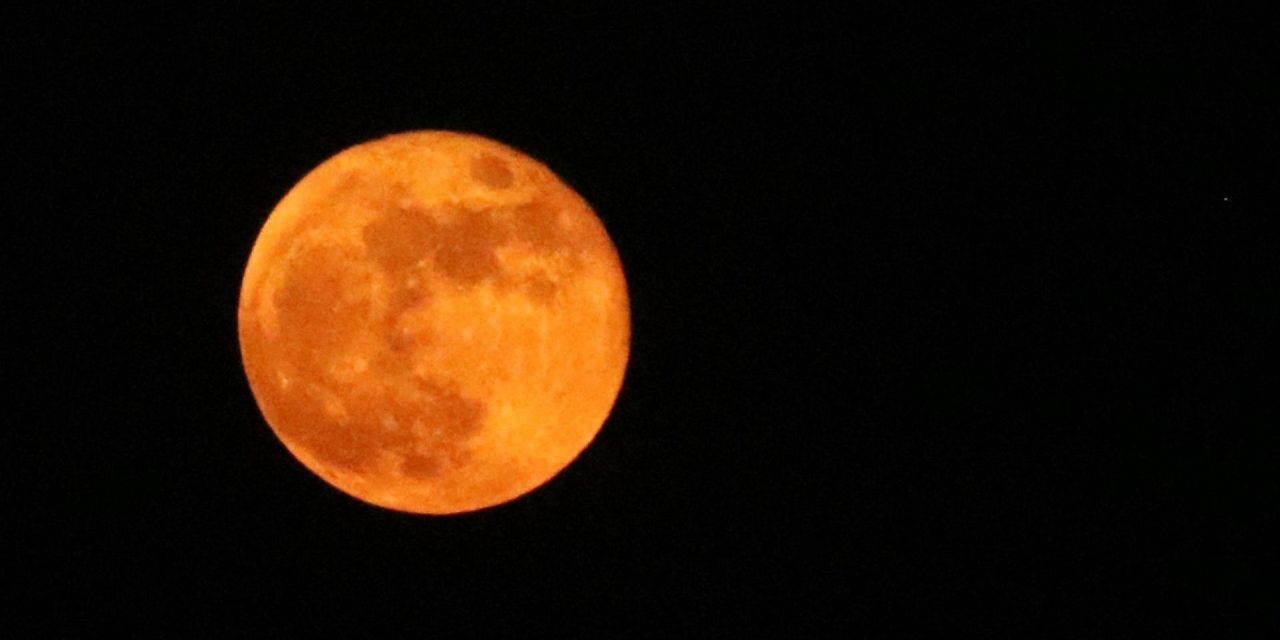 ¿Estás listo? Hoy brillará la ‘Luna de la Cosecha’ en México