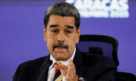 Maduro busca a los responsables del ‘ataque terrorista’ contra la embajada de EE.UU. en Venezuela