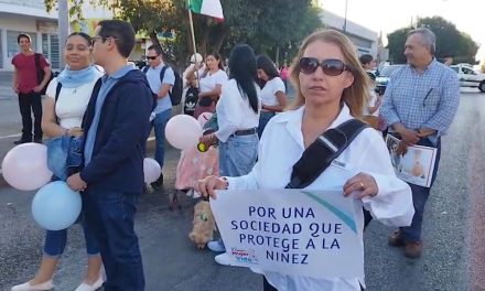 Marchan en favor de la vida en Saltillo
