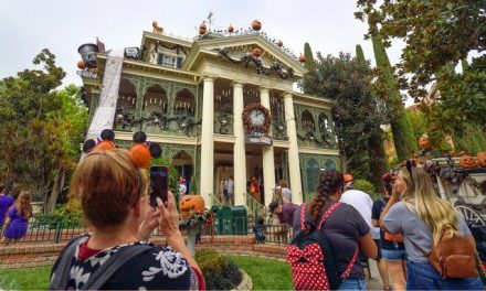 Tragedia en Disneyland: Mujer muere tras finalizar recorrido en  ‘Haunted Mansion’
