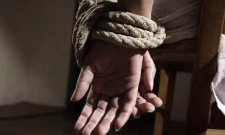 Mujer vendía estampillas religiosas en Jalisco, al negarse a pagar derecho de piso fue secuestrada y torturada