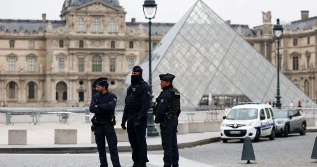 ¿Un coleccionista de arte ‘encargó’ el robo en el Museo de Louvre?