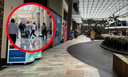 Así fue como unos ‘farderos’ golpean brutalmente a guardia de seguridad en plaza de CDMX