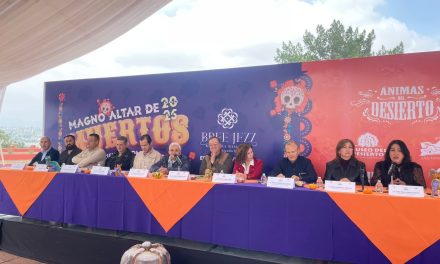 Saltillo: Presentan el altar Ánimas del Desierto en las escalinatas del Parque Las Maravillas