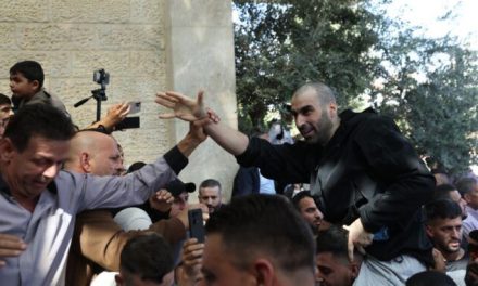 Liberados 154 prisioneros palestinos por Israel y deportados a Egipto bajo acuerdo de alto el fuego