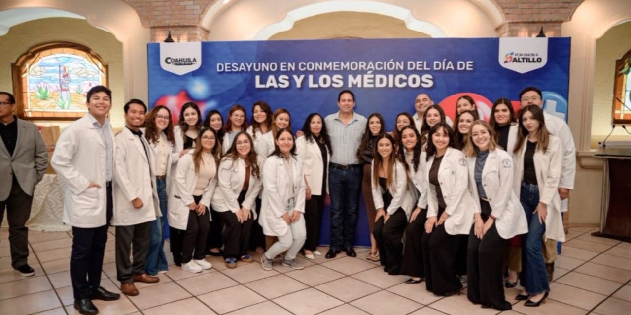 Reconoce el alcalde Javier Díaz a las y los médicos en su día