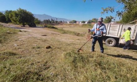 Refuerza el alcalde acciones de limpieza en plazas públicas de Saltillo