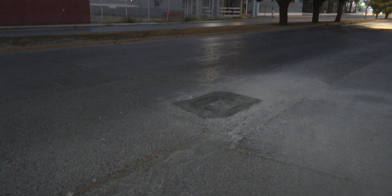 Reparan peligrosa alcantarilla en Saltillo
