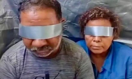 Pareja fue secuestrada en Veracruz; aparecen vendados en video y confiesan que su hijo está ligado a grupo delictivo