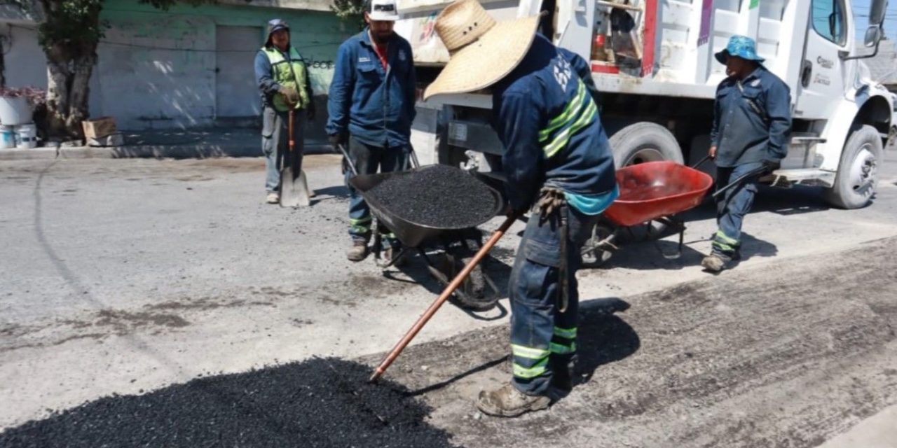 Siguen labores de bacheo al sur y poniente de Saltillo