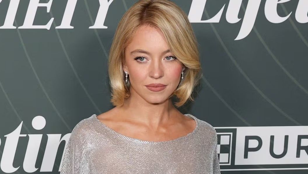 Sydney Sweeney se vuelve viral con su vestido braless completamente transparente