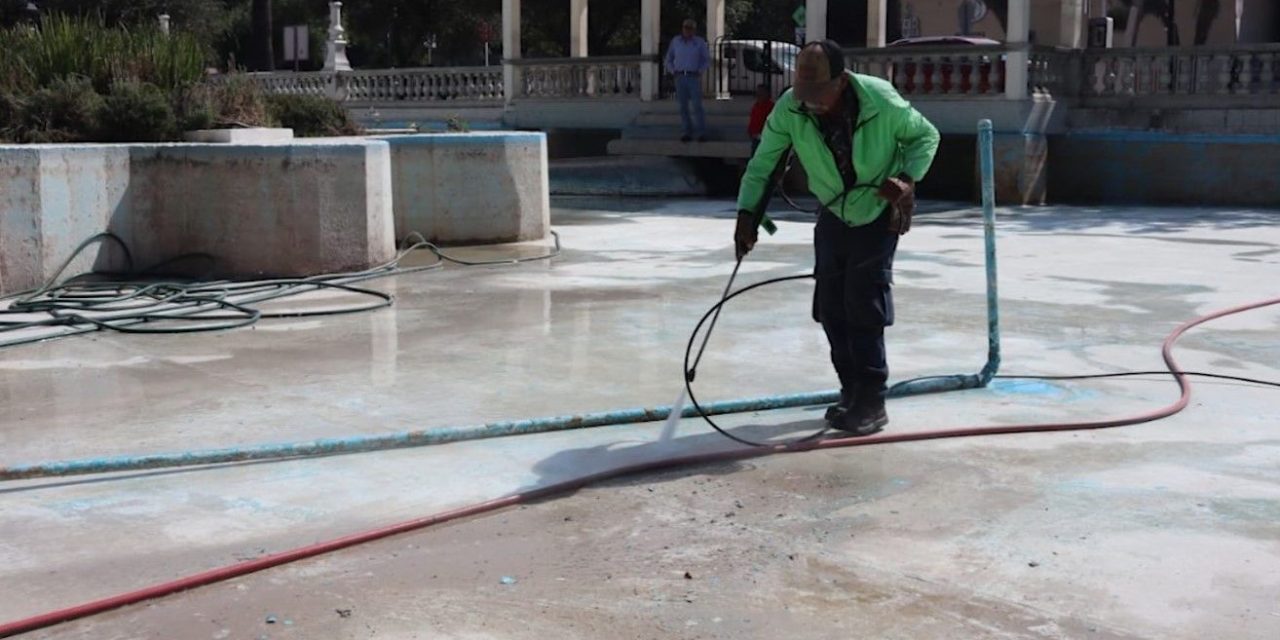 Trabaja Saltillo en limpieza  del lago de la Alameda