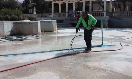 Trabaja Saltillo en limpieza  del lago de la Alameda