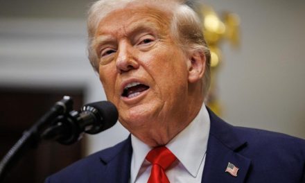 Trump anuncia el fin de la ayuda financiera a Colombia y califica a Petro como ‘líder del narcotráfico’
