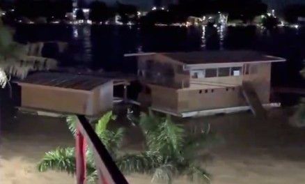 Video: Crecida histórica del Río Tuxpan en Veracruz arrasa con restaurante icónico