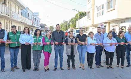Carlos Villarreal entrega obras de recarpeteo