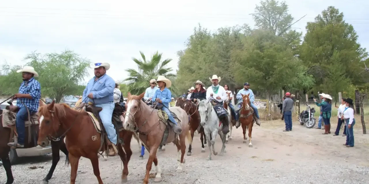 Celebran con cabalgata los 87 años del ejido Sauceda del Naranjo