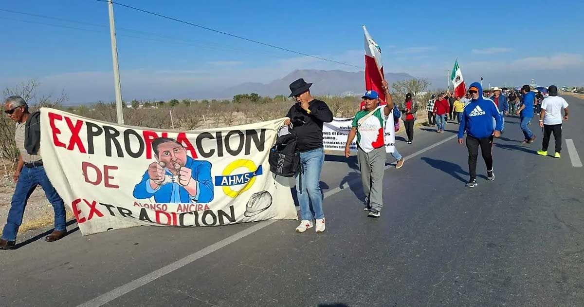 Exobreros de AHMSA planean marchar a la CDMX