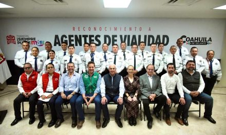 Román Cepeda entrega reconocimientos a agentes de Vialidad