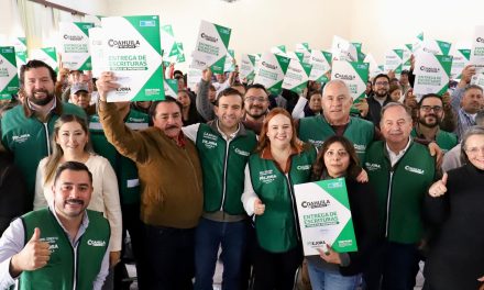 Mejora Coahuila entrega escrituras en Arteaga