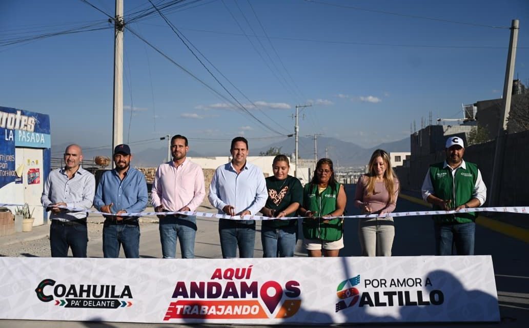 Javier Díaz entrega obra de pavimentación en La Gloria