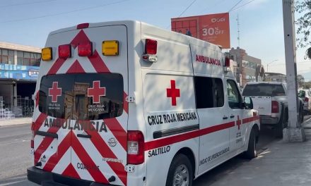 Adulto mayor es atropellado en el centro de Saltillo