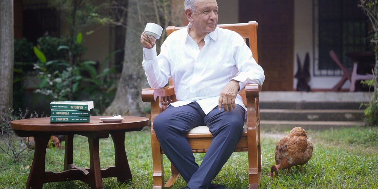 Reaparece AMLO: Lanza ‘Grandeza’, su nuevo libro dedicado a la reivindicación de los pueblos originarios