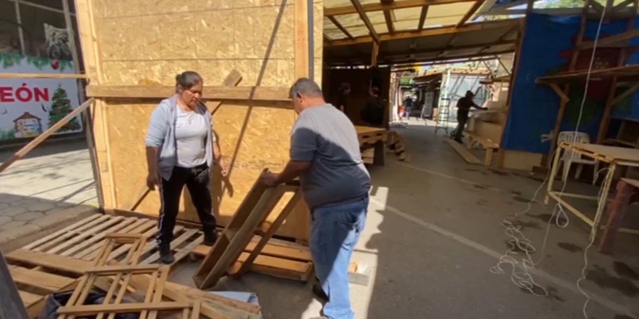 Avanza la instalación del tradicional Mercadito Navideño en Torreón