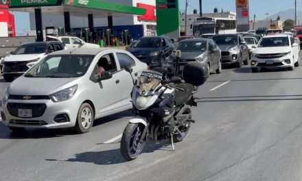 Choque provoca caos vial en el Paseo de la Reforma